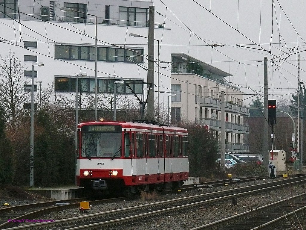 Der lteste noch in Kln im Einsatz befindliche Stadtbahnwagen des Typs B ist der KVB 2012. 
Hier ist er unterwegs als Fahrschulwagen in Kln-Rodenkirchen auf der Linie 16.
Die allermeisten Wagen dieser Serie (43 Stck) wurden nach Istanbul verkauft. 
21.01.2010