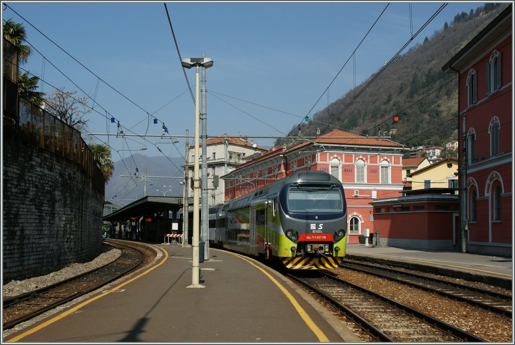 Der Ale 711 027 der FMN wartet in Como Lago auf die Rckfahrt nach Milano.
23. Mrz 2011