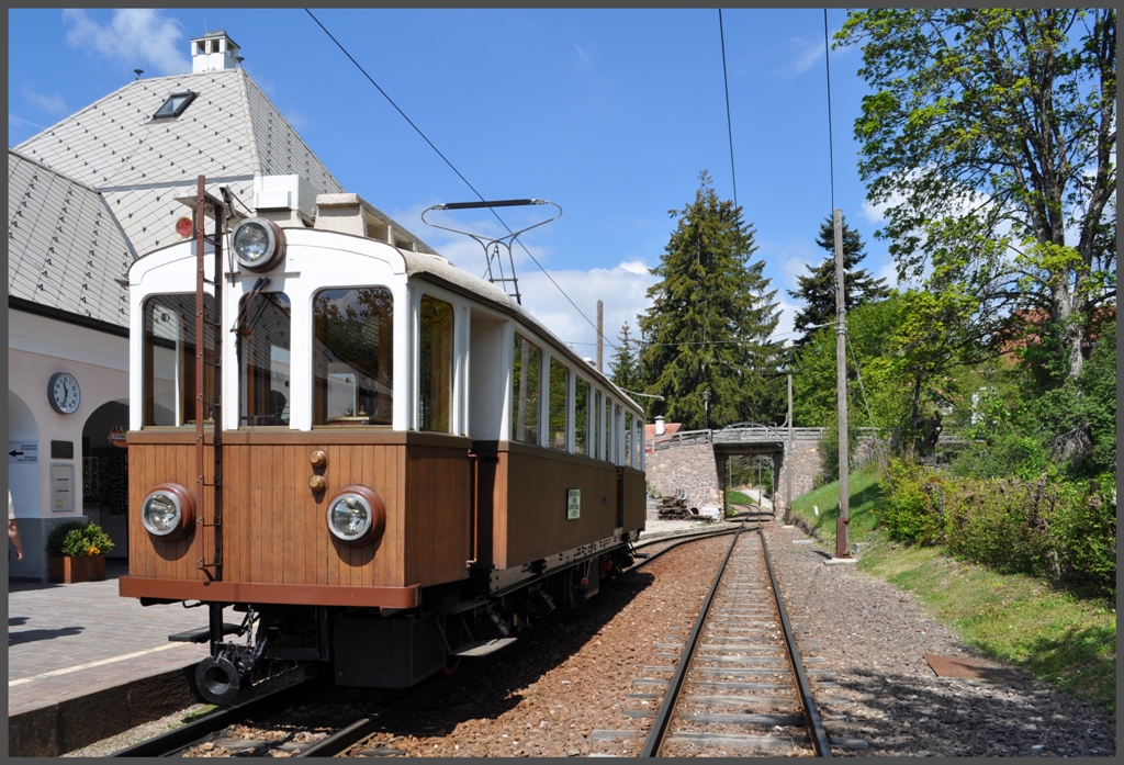 Der Alioth Triebwagen Nr.105 in der Endstation Klobenstein. (08.05.2012)
