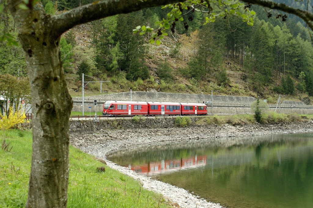 Der  Allegra  ABe 8/12 trifft in Miralogo ein. 
9. Mai 2010