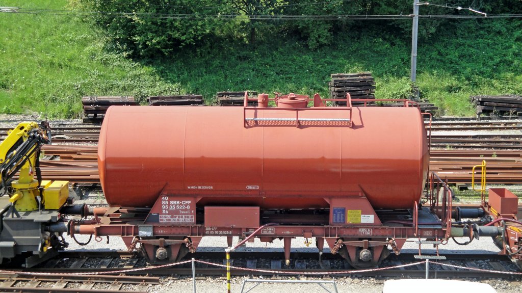 Der am 21.08.10 in Luzern abgestellte Xs 40 522-8 verrt den Passanten in der Hitze, was und wieviel davon er beinhaltet.