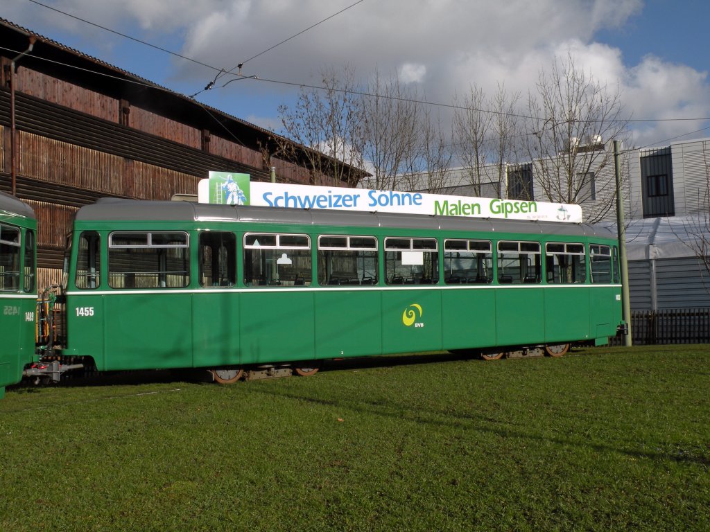 Der Anhngewagen 1455 ist neu revidiert und modernisiert worden. Hier steht er in der Schlaufe in Pratteln. Die Aufnahme stammt vom 02.01.2010.