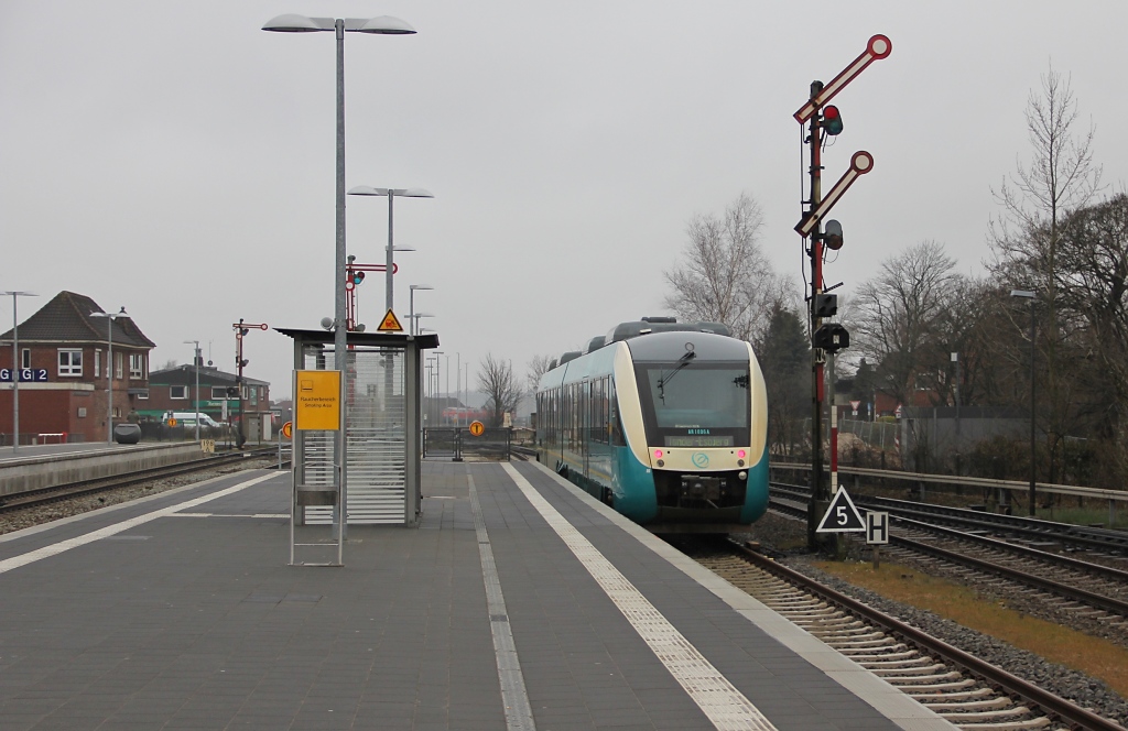 Der Arriva Lint AR 1006 A verlsst den Bahnhof Niebll in Richtung Tonder-Esbjerg (Dnemark). Aufgenommen am 09.04.2012.