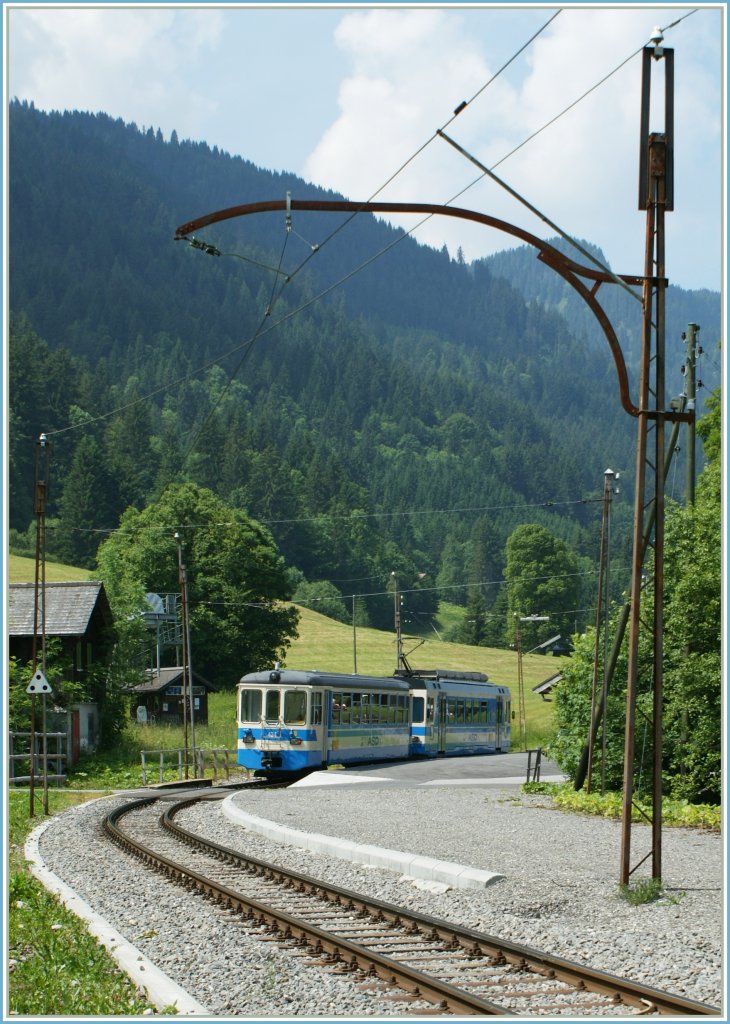 Der ASD Regionalzug 449 erreicht am 1. Juli 2010 die Station Vers l'Eglise.
