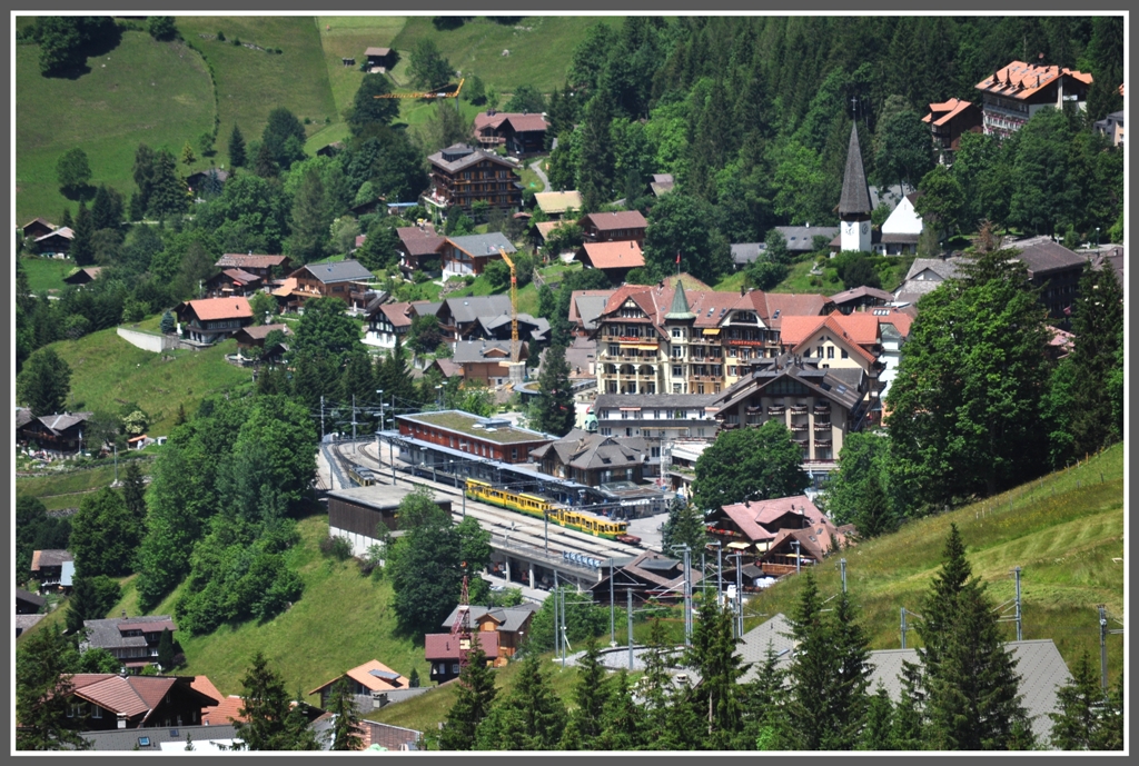 Der autofreie Kurort Wengen mit seinem beachtlichen Bahnhof. (27.06.2012)
