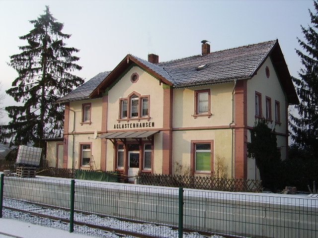 Der Bahnhof Aglasterhausen. Ab Mrz 2010 sollen hier die BR 425 der 
S-Bahn Rhein-Neckar fahren als S 51 von Heidelberg ber Neckargemnd und Meckesheim.
