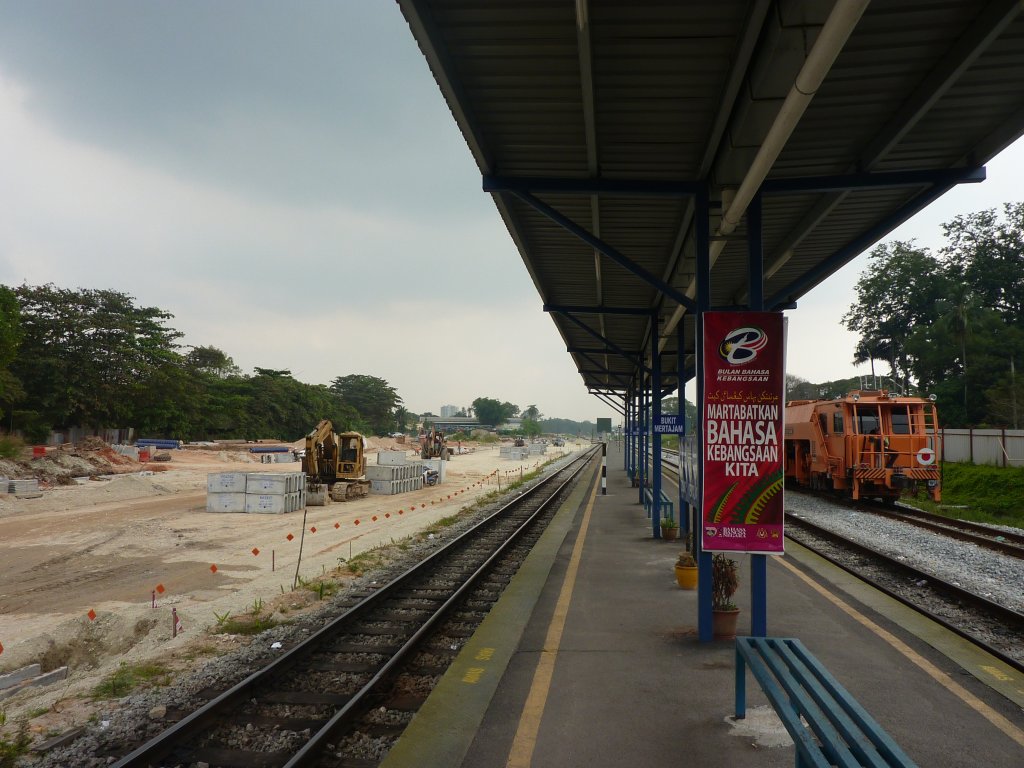 Der Bahnhof Bukit Mertajam am 14.01.2013. Wie man sieht wird auch hier gebaut.