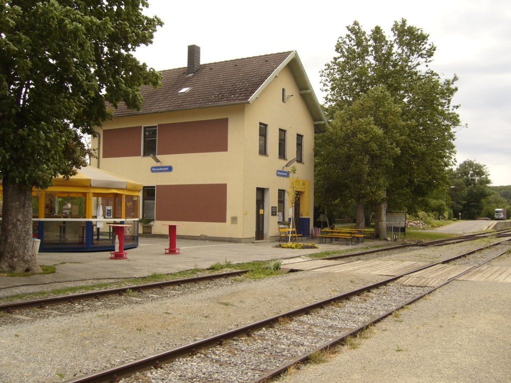 Der Bahnhof Oberpullendorf ist End- und Startpunkt der mittelburgenlndischen Draisinentour. Personenverkehr gibt es hier schon lnger nicht mehr, jedoch fr den Gterverkehr wird die gesamte Burgenlandbahn nach wie vor genutzt.