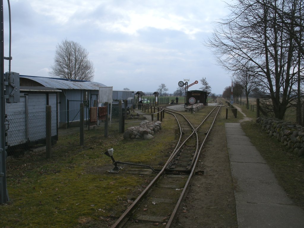 Der Bahnhof Schwichtenberg am 13.April 2013.Hier befindet sich auch der Lokschuppen und die Werkstatt von der 600 mm Museumsbahn.