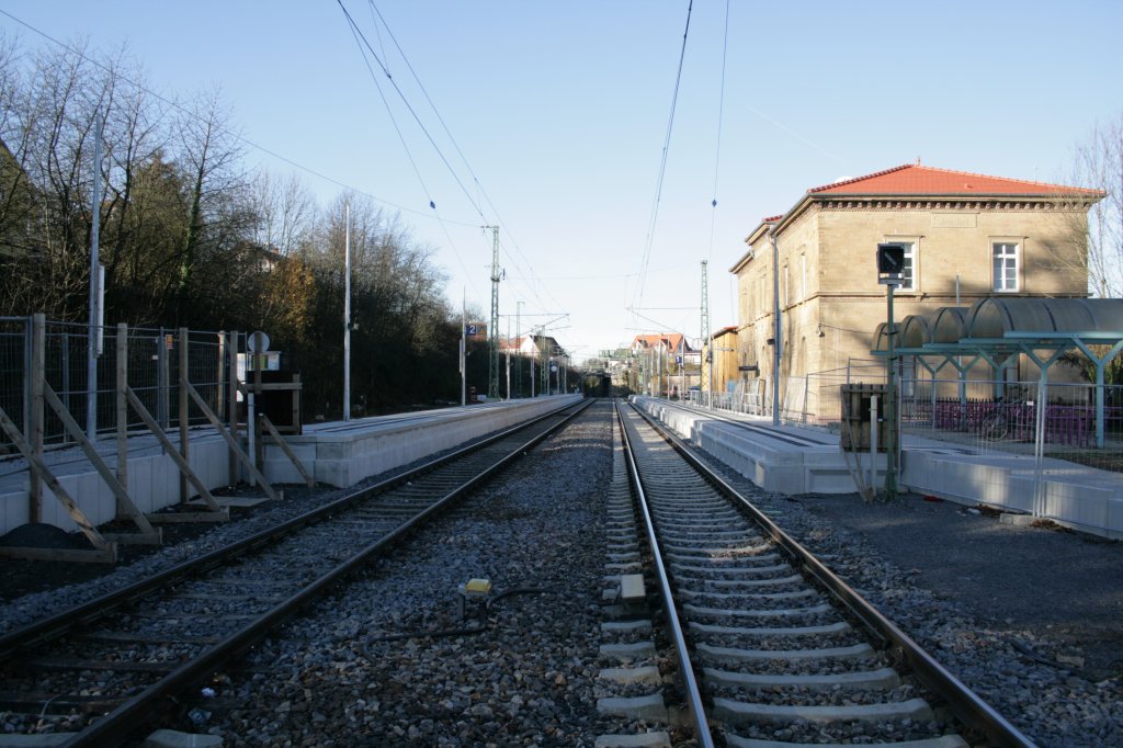 Der Bahnhof Steinsfurt vom Bahn�bergang aus fotografiert nach dem S-Bahn Umbau. Bild aufgenommen am 19.11.2009.