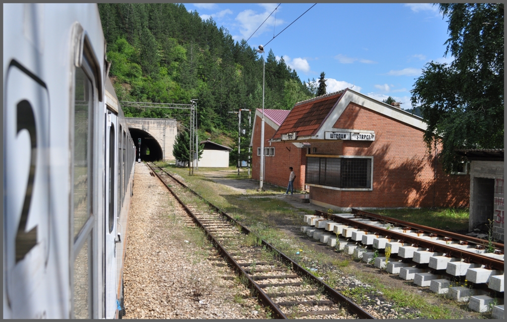 Der Bahnhof Strpci liegt am bosnischen Streckenteil. (04.07.2011)