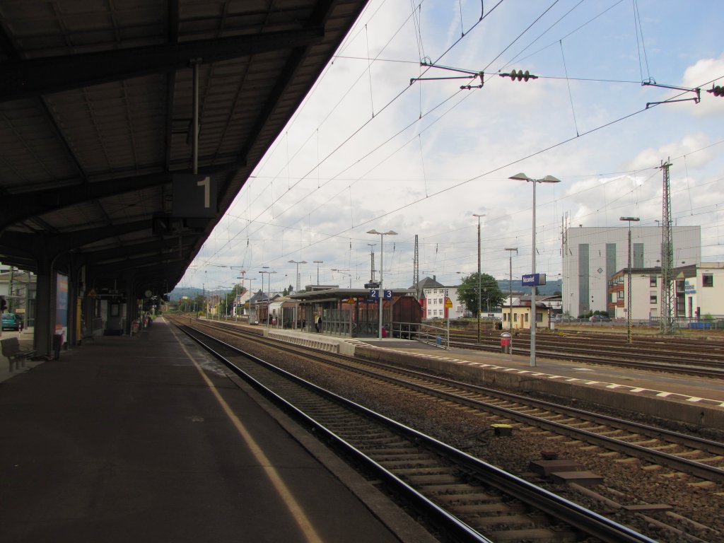 Der Bahnsteig 1 am 18.07.2012 in Neuwied.