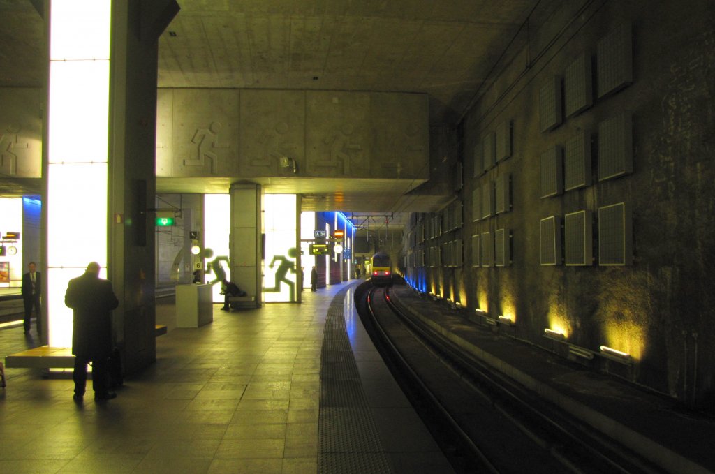 Der Bahnsteig 24 in Antwerpen Centraal, am 23.11.2011.