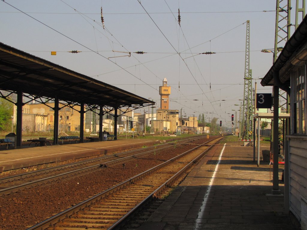 Der Bahnsteig 3 in Merseburg; 21.04.2011