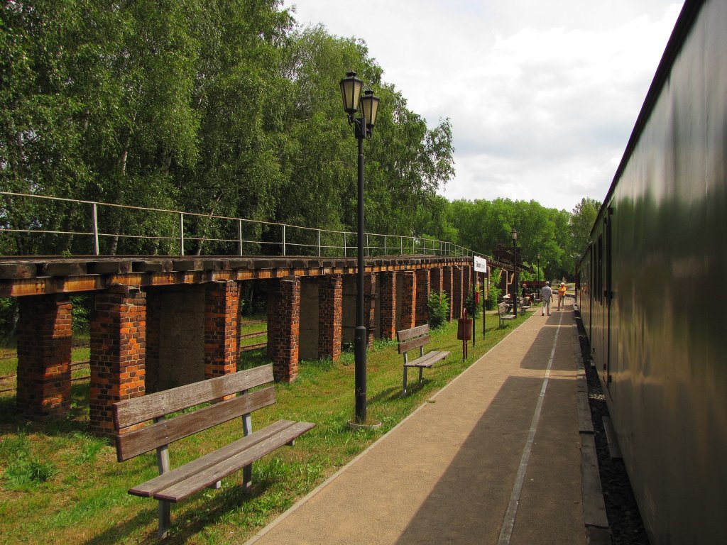 Der Bahnsteig vom Endbahnhof der Dllnitzbahn in Glossen; 09.06.2011