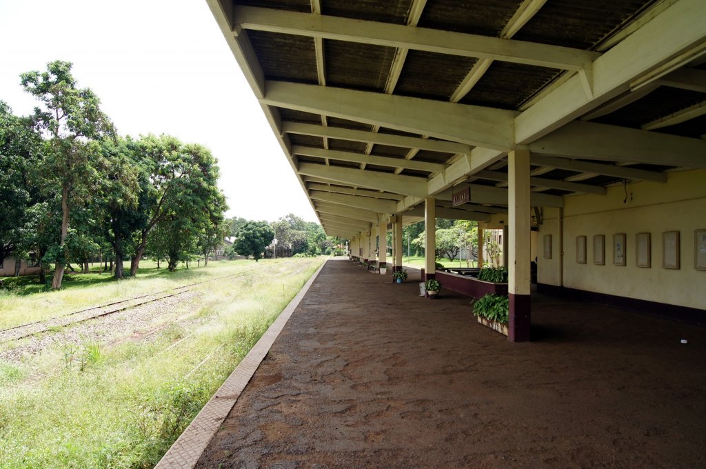 Der Bahnsteig von Kisumu am 7.6.2012. Hier verkehrt eigentlich dreimal wchentlich der Zug Kisumu - Nairobi mit Kurswagen von/nach Butere. Leider ist die Zugverkehr eingestellt und soll im August wieder aufgenommen werden.