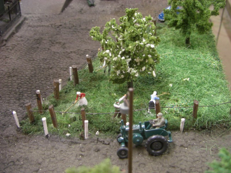 Der Bauer mit dem Traktor wartet schon