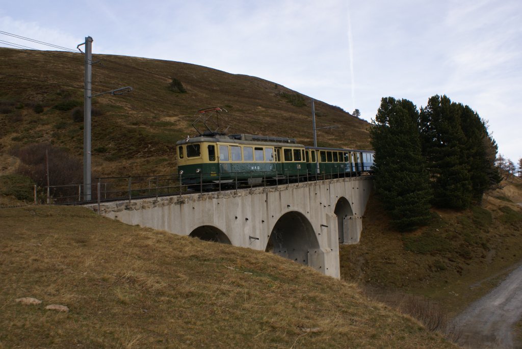 Der BDhe 4/4 101 fhrt am 31.10.09 von der Kleinen Scheidegg talwrts Richtung Wengen und weiter nach Lauterbrunnen.