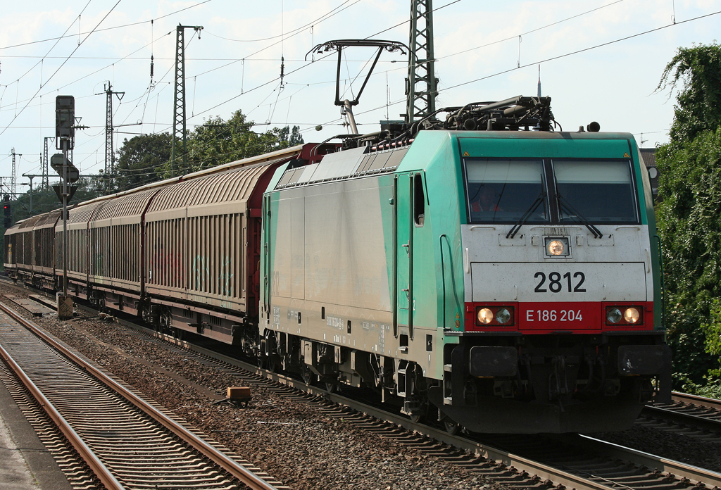 Der belgische Seehund 2812 zieht einen Gz durch Dsseldorf Oberbilk am 06.08.2010