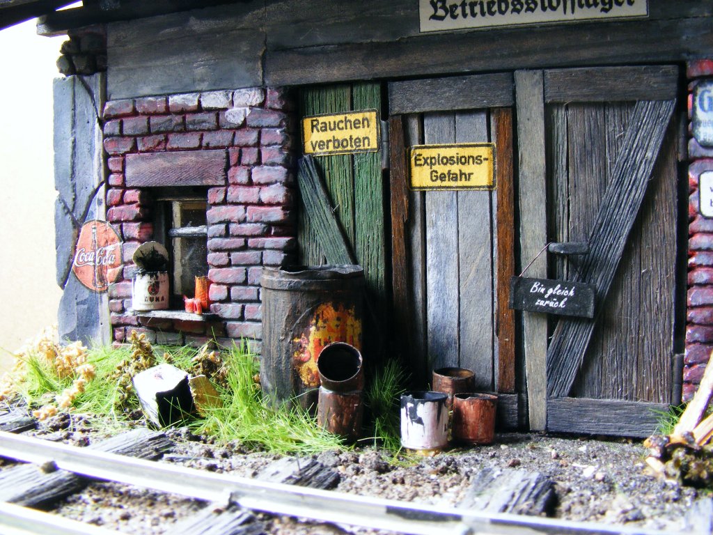 Der Betriebsstoffschuppen - 03 gesehen bei einer Ausstellung