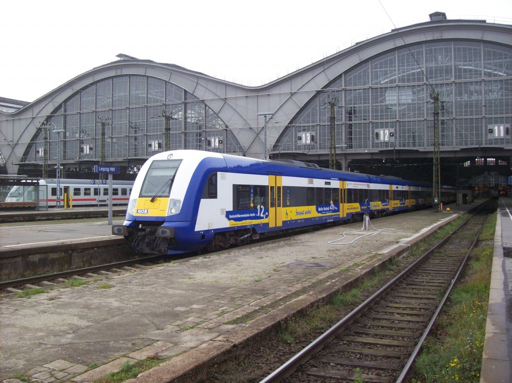 Der Bombardier Married-Pair Interconnex Steuerwagen fhrt gerade aus dem Leipzig HBF am 28.10.2009