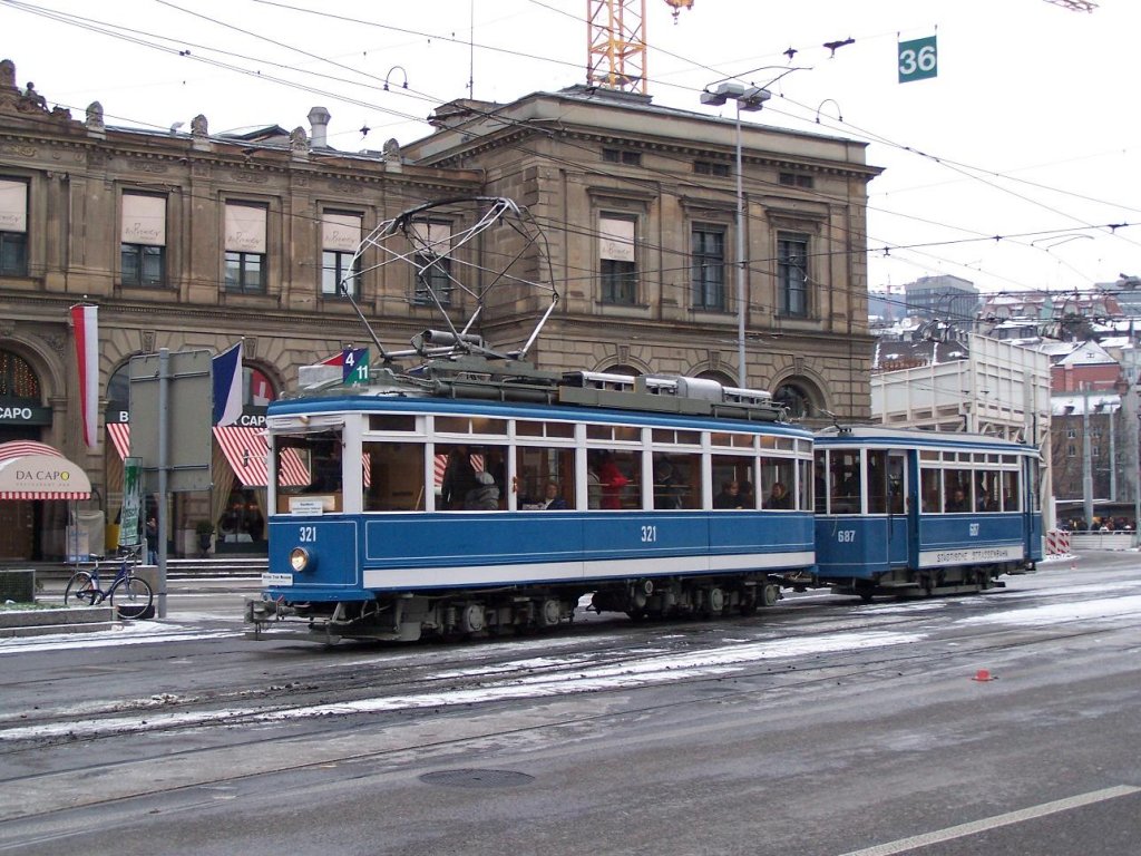 Der Ce 4/4 Nr 321 Elefant vor dem Hbf Z�rich am 20/12/09.