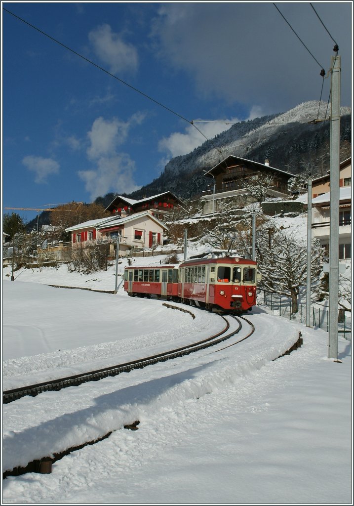 Der CEV BDeh  2/4 N° 73 mit Bt erreicht in Kürze Blonay.
8. Feb. 2013