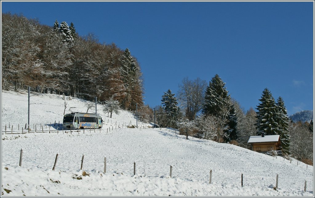 Der CEV Beh 2/4 N° 72  auf der Fahrt Richtung Les Pleiades kurz nach Fayaux. 
30.11.2012