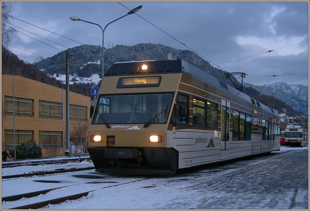 Der CEV GTW Be 2/6  Blonay  in Blonay.
2. Dez. 2012