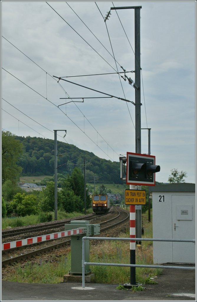 Der CFL  Z2  2010 auf der Fahrt Richtung Mersch bei Lintgen. 
15. Juni 2013