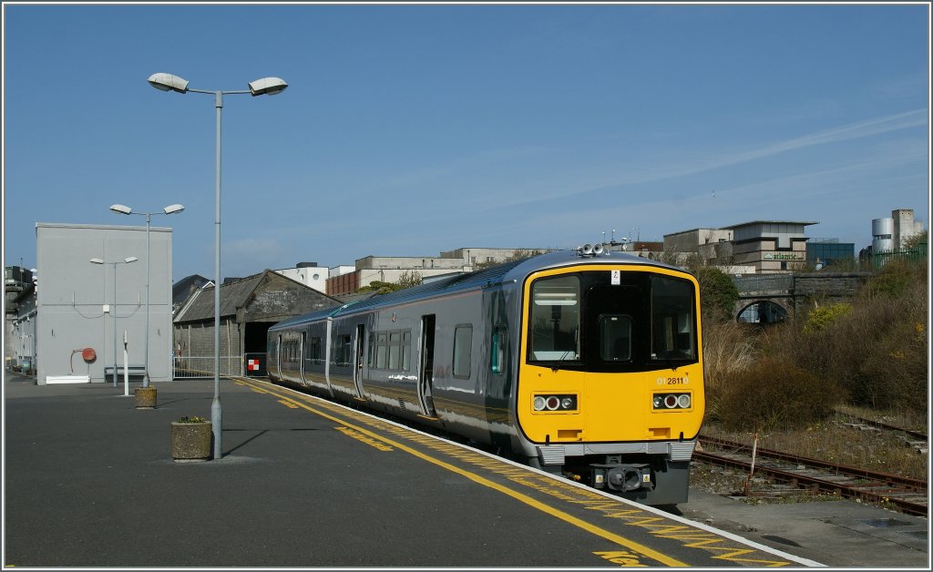 Der CIE/IR Triebwagen 28-110 in Galway bedient die wiedererffnete Strecke nach Limerick.
15. April 2013