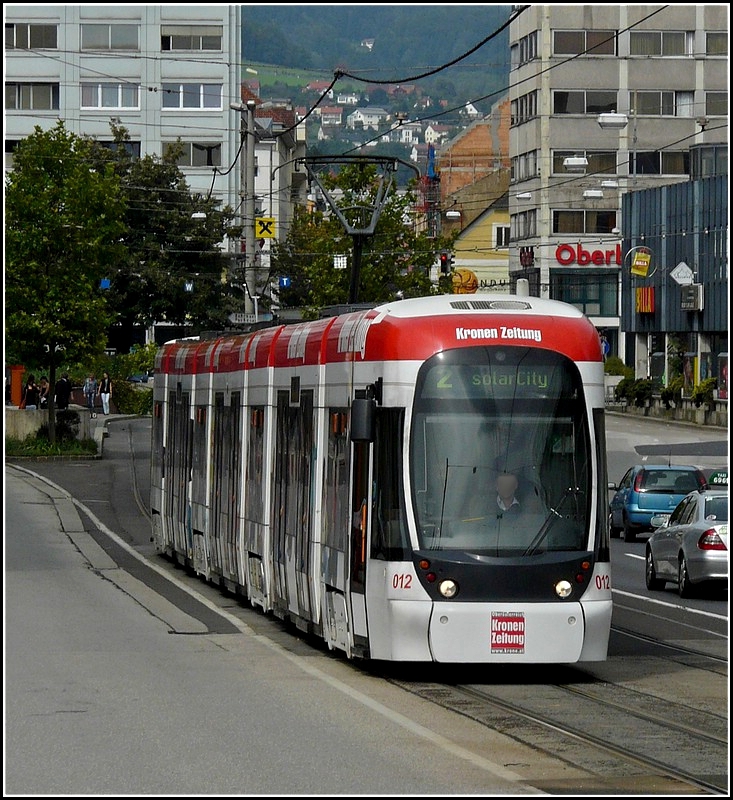 Der Cityrunner N 012 erreicht die Haltestelle Hauptplatz in Linz. (Jeanny)