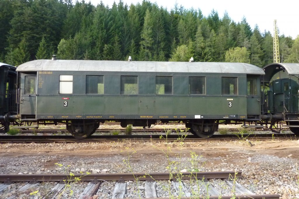 Der Civ-34  98 090 Mst  luft 2012 im Museumszug der IG 3-Seenbahn und vermittelt den Reisenden, wie man frher durch den Schwarzwald reiste. Der Wagen besitzt einen Kohleofen fr die Heizung und ist Innen in einem Top-Zustand.