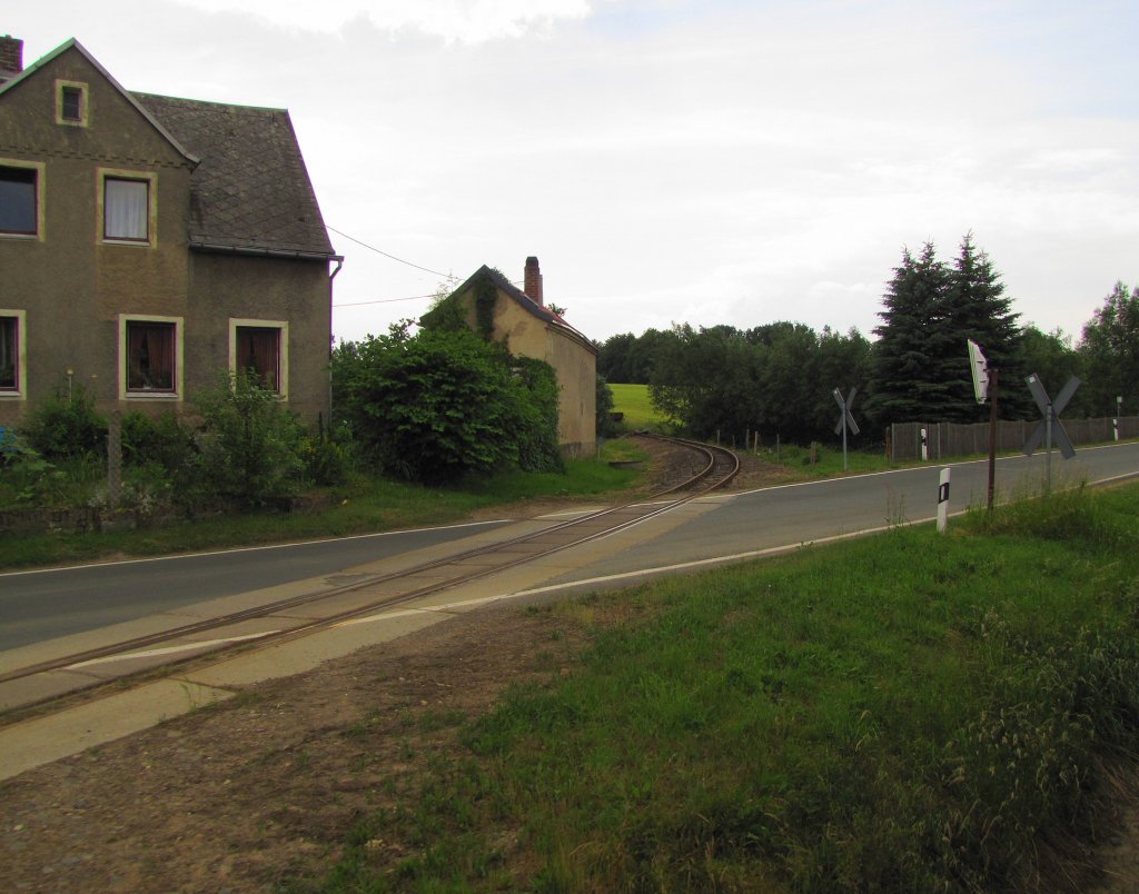 Der derzeit nicht befahrbare Abzweig nach Kemmlitz, in Nebitzschen; 09.06.2011