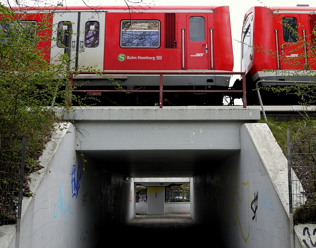 Der  Diebsteich -Tunnel unter dem gleichnamigen S-Bahnhof in Hamburg-Bahrenfeld. 27.4.2013