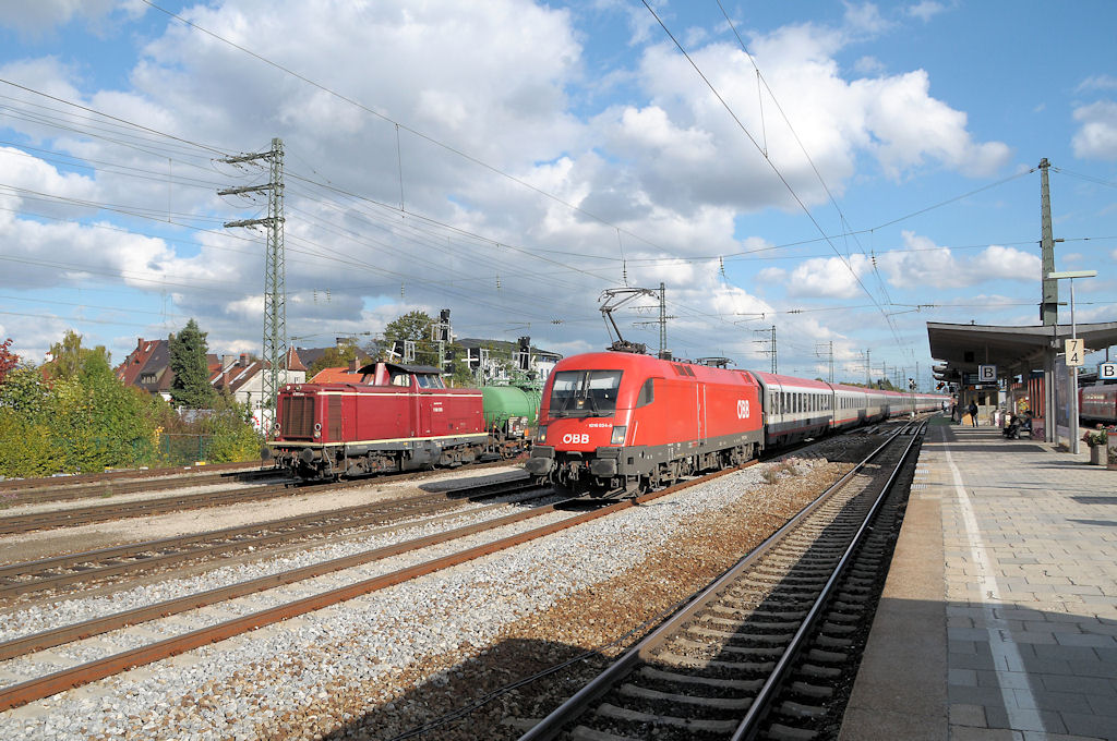 Der EC 112 wollte auch mit in Bild (27.09.10/Mnchen-Pasing)