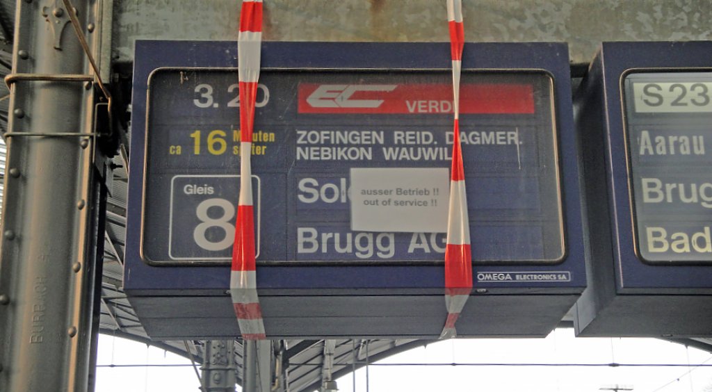 Der EC Verdi macht aber eine seltsame Route?! (fotografiert in Olten, 09.04.2010)