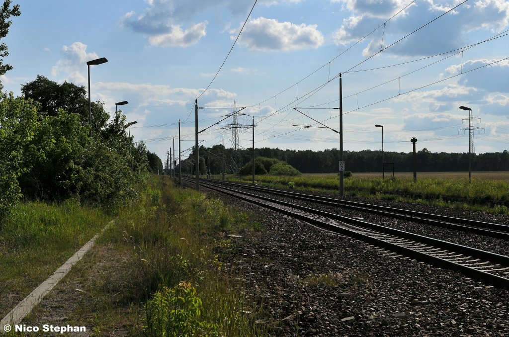 Der ehemalige Bahnhof von Schnwalde am Berliner Auenring gelegen - Blick gen Falkenhagen (10.06.12)