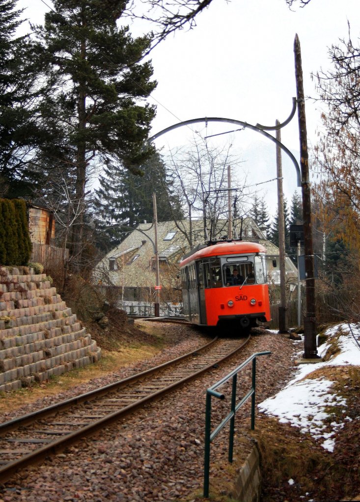 Der ehemalige Esslinger Triebwagen im Einsatz auf der Rittnerbahn; hier in Klobenstein. 21.02.11