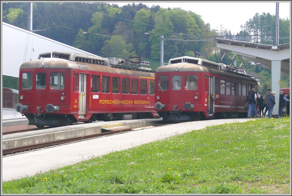 Der Einsatz der Oldtimertriebwagen ABDeh 2/4 23 und 24 fr den in Revision befindlichen BDeh 3/6 25 ist heute abgelaufen, denn wie ich erfahren habe wurde der revidierte Triebwagen heute wieder in Betrieb genommen. Bei meinem gestrigen Besuch in Heiden konnte ich schon mal eine Probefahrt festhalten. (19.05.2010)