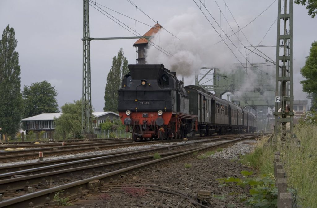 Der Eisenbahn-Tradition e.V. Sonderzug mit 78 468 verlsst am 09.06. Oldenburg Hbf