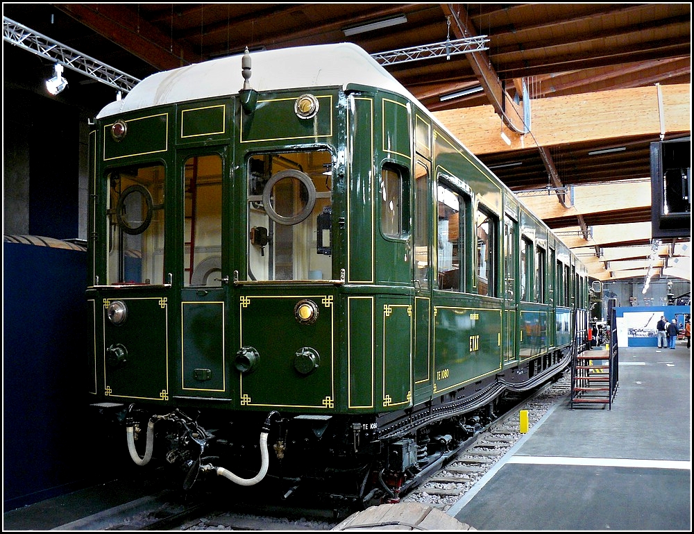 Der Elektrotriebwagen ETAT TE 1080 aus dem Jahre 1914 erhielt spter bei der SNCF die Bezeichnung Z 1200 und war bis 1966 in Betrieb. Das Bild wurde am 19.06.2010 im Museum Cit du Train in Mulhouse aufgenommen. (Hans) 