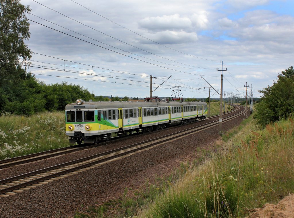 Der EN57 1265 nach Rzepin am 21.07.2012 unterwegs bei Boczw.