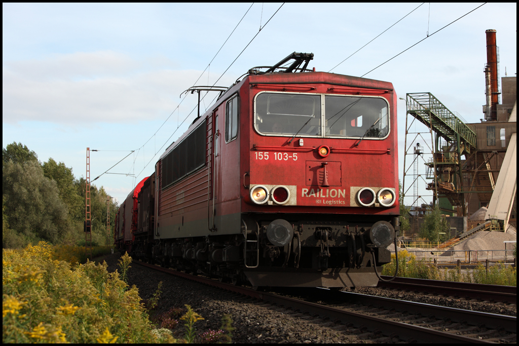 Der  Energiecontainer  155 103 (9180 6155 103-5 D-DB) hat in Hohenlimburg ihren Zug bernommen und schleppt ihn in Richtung Vorhalle. (Hagen-Halden am 20.09.2010)