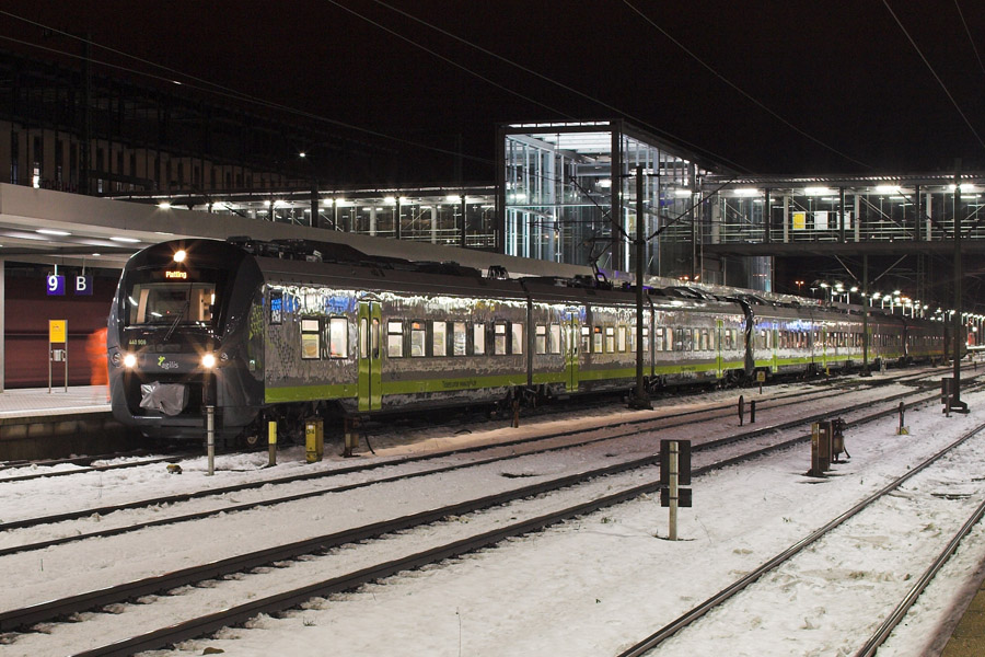 Der erste agilis in Regensburg. Am 12.12.2010 um 00:09 leitete er damit die ra agilis in Regensburg ein. Es fhrte der Wagen 440 908 die Dreifach-Traktion nach Plattling an.