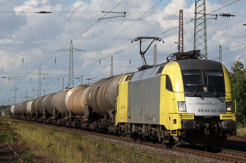 DER ES 64 U2-010 (i.E. fr TXL) am 5.9.11 mit einem Kesselwagenzug bei der Durchfahrt durch Ratingen-Lintorf.