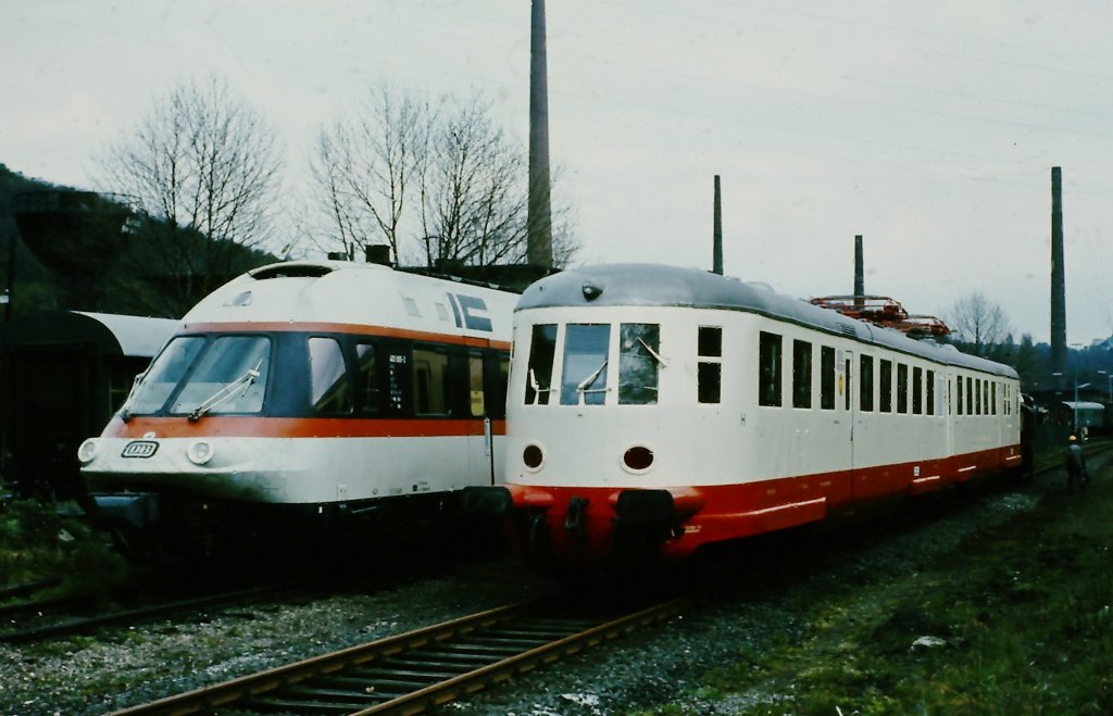 Der ET 11 und der 403 sind sich bei Museumstagen in Bochum-Dahlhausen Mitte der 1970er Jahre begegnet.