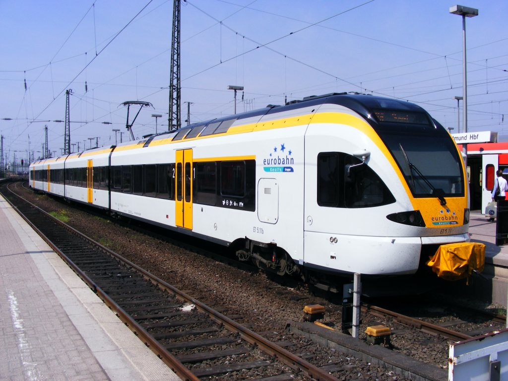 Der ET 5.11 der Eurobahn auf einem der Stumpfgleise im sdwestlichen Bereich des Dortmunder Hauptbahnhofs, 28. April 2010.
