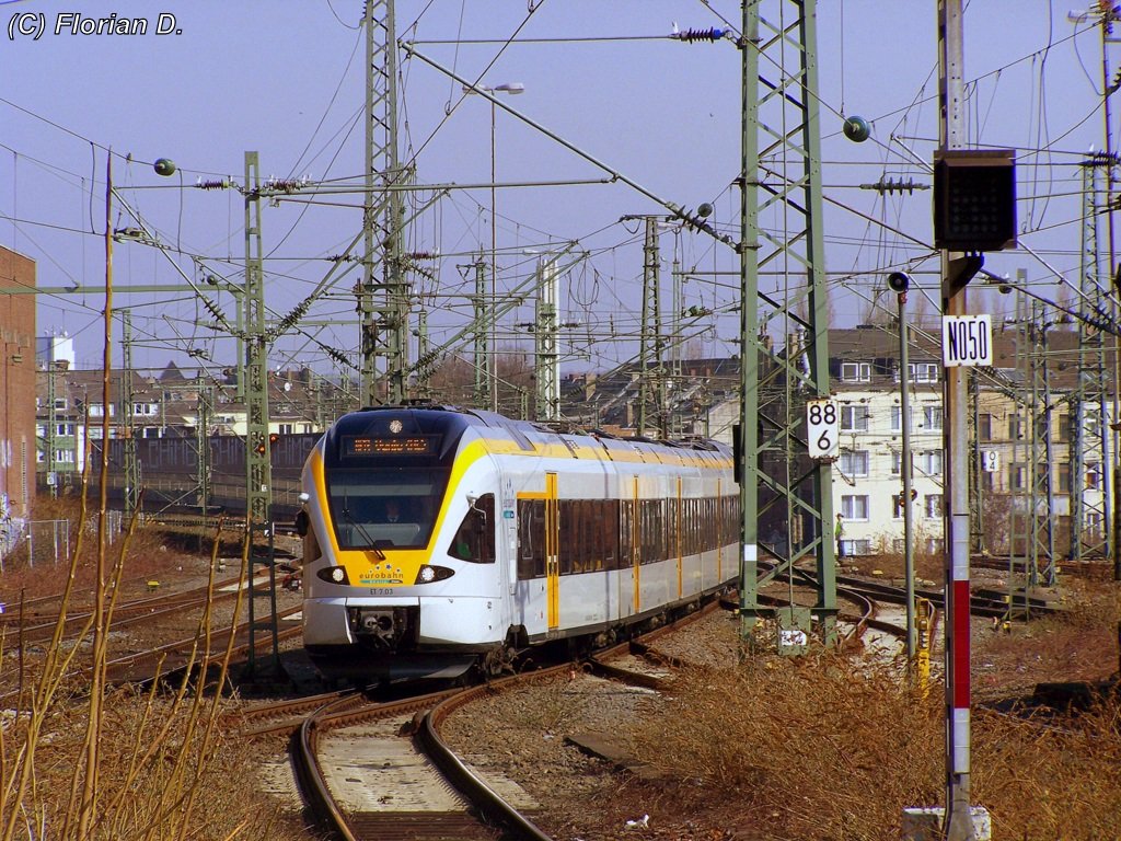 Der ET 7.03(429), als RE13 von Hamm(Westf) kommend bei der Einfahrt von Dsseldorf Hbf am 17.03.2010