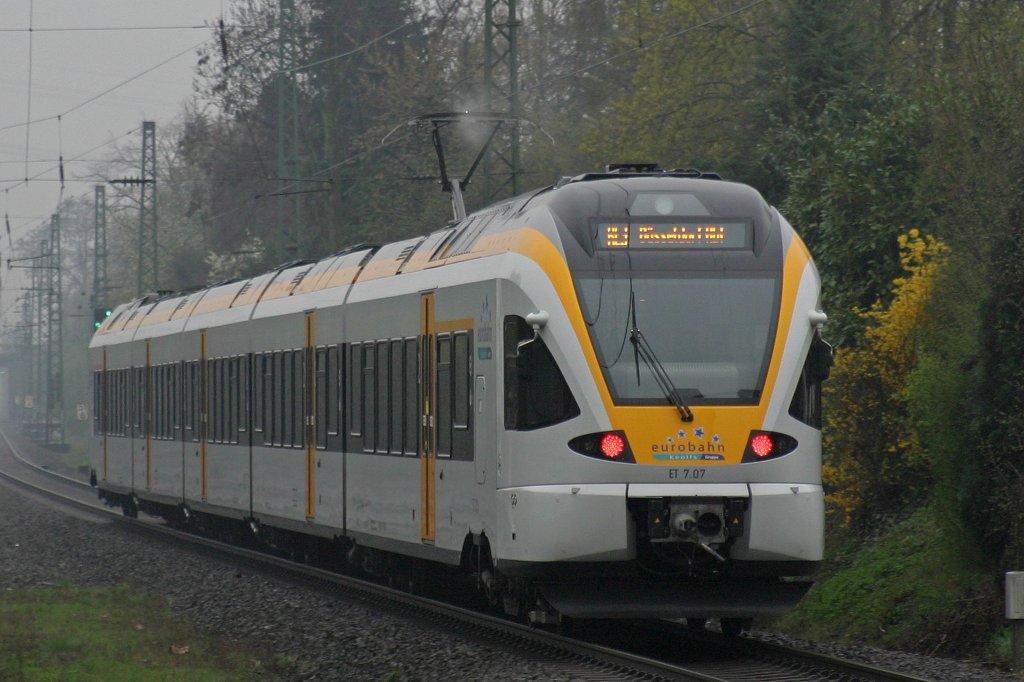 Der ET 7.07 der Eurobahn am 8.4.10 im Regen von Dsseldorf-Angermund
